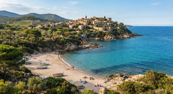 Explorez le Var : top des plages, joyaux cachés et villages pittoresques